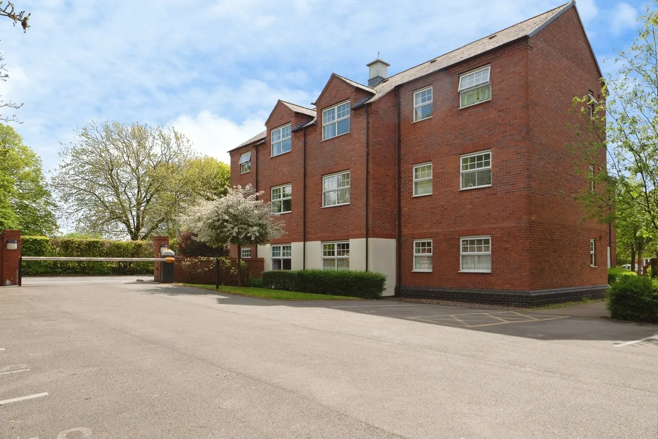 2 bed flat for sale — Moorgate, Tamworth, Staffordshire, B79