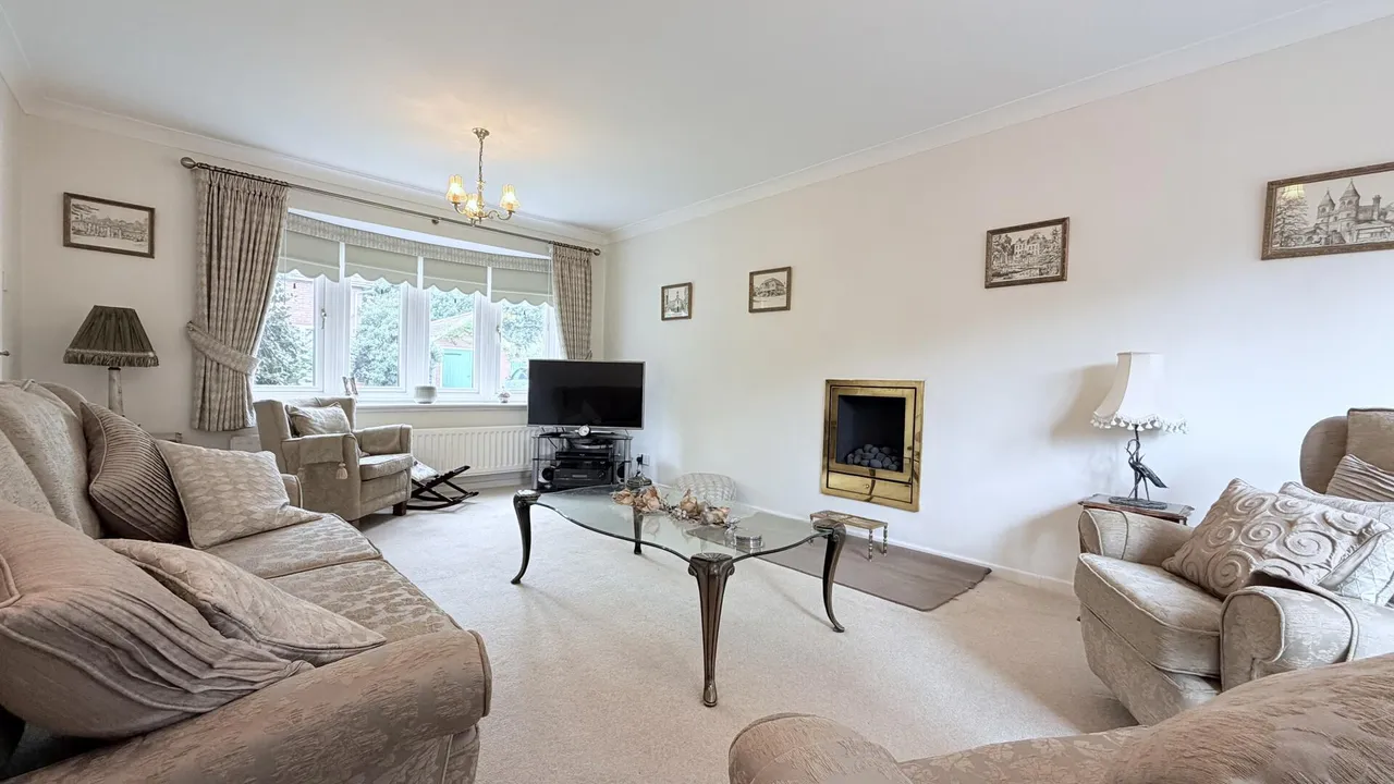 Lynwood Drive, Blakedown, Kidderminster, photo 5
