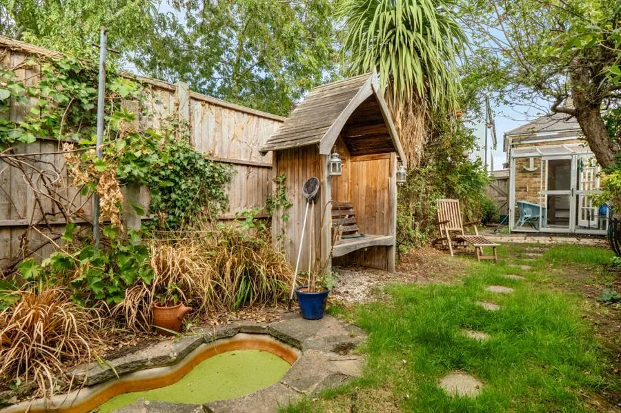 Vicarage Road, Sunbury-on-Thames, TW16, photo 15