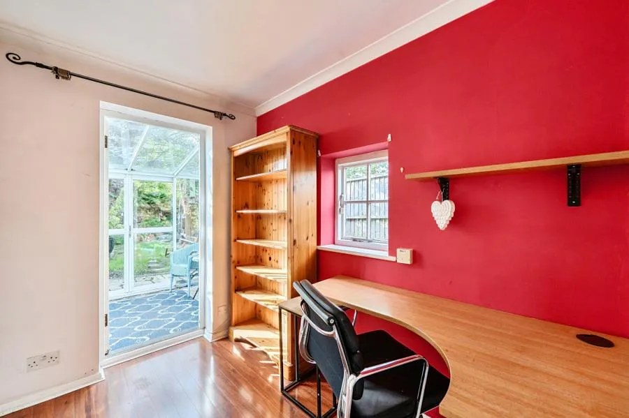 Vicarage Road, Sunbury-on-Thames, TW16, photo 8