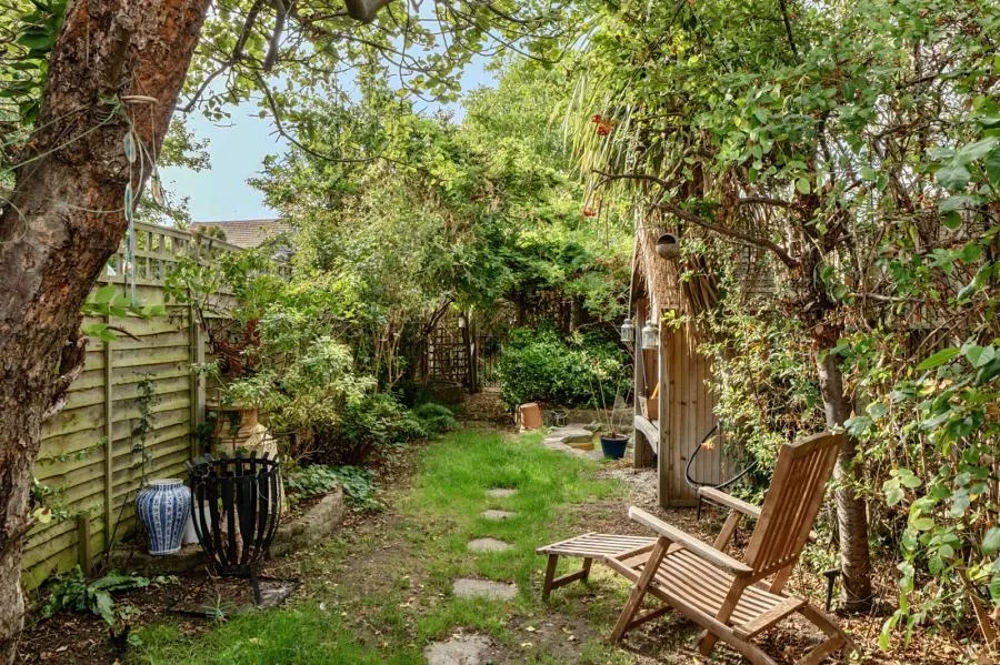 Vicarage Road, Sunbury-on-Thames, TW16, photo 16