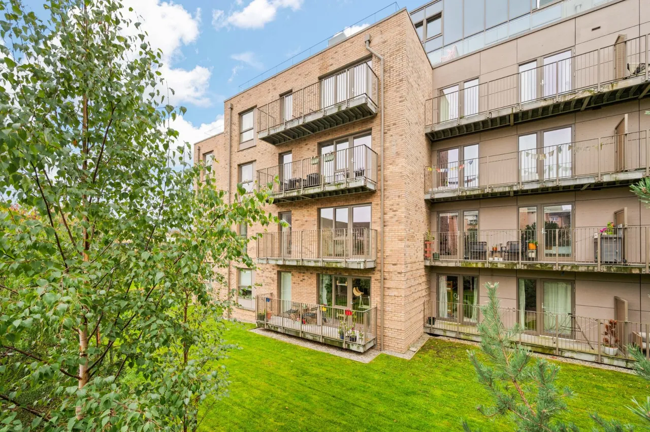 2 bed flat for sale, Hughes Close, Canonmills, EH7