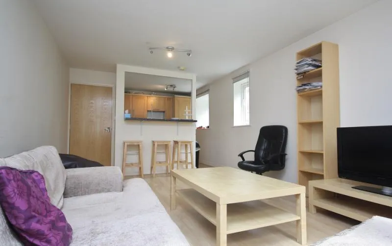 Faraday Road, Guildford, GU1, photo 2