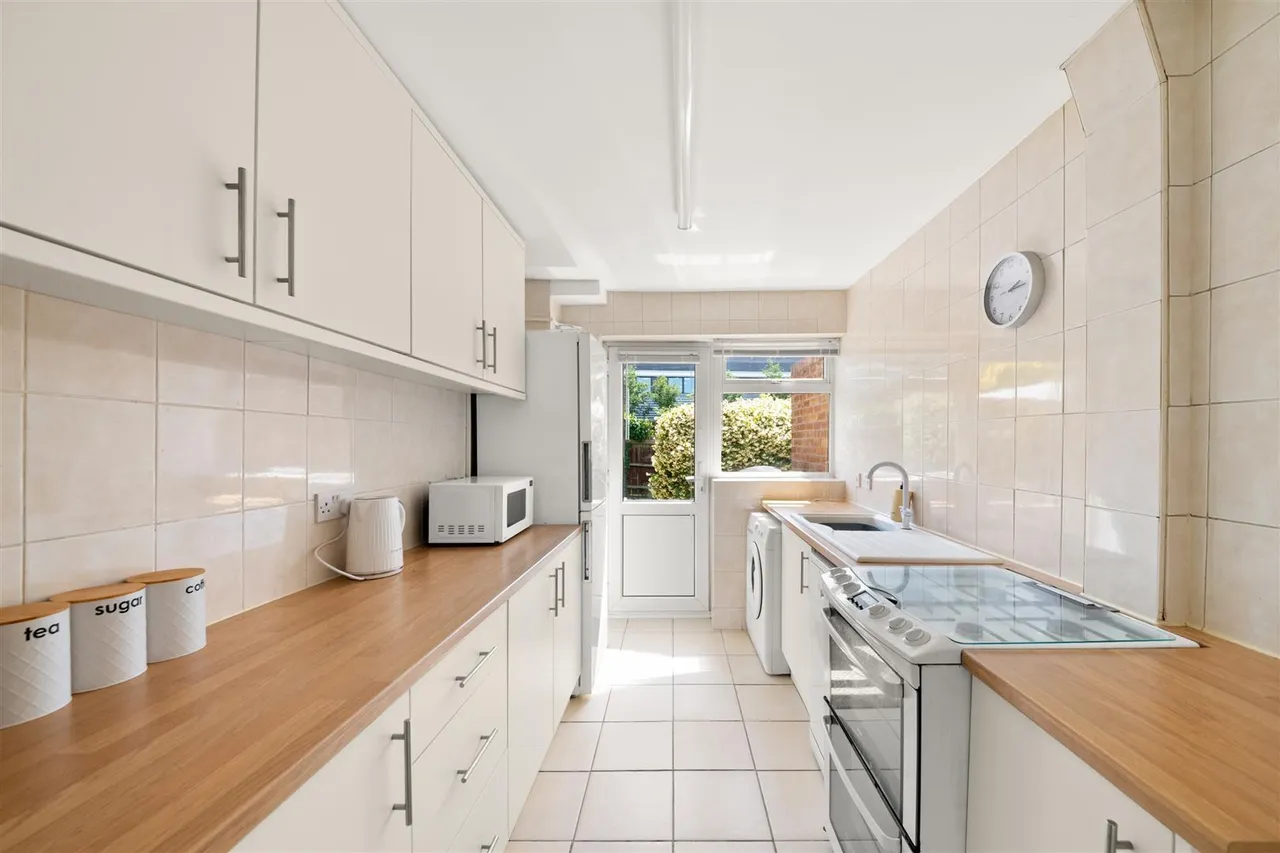 Andover Close, Uxbridge, photo 5