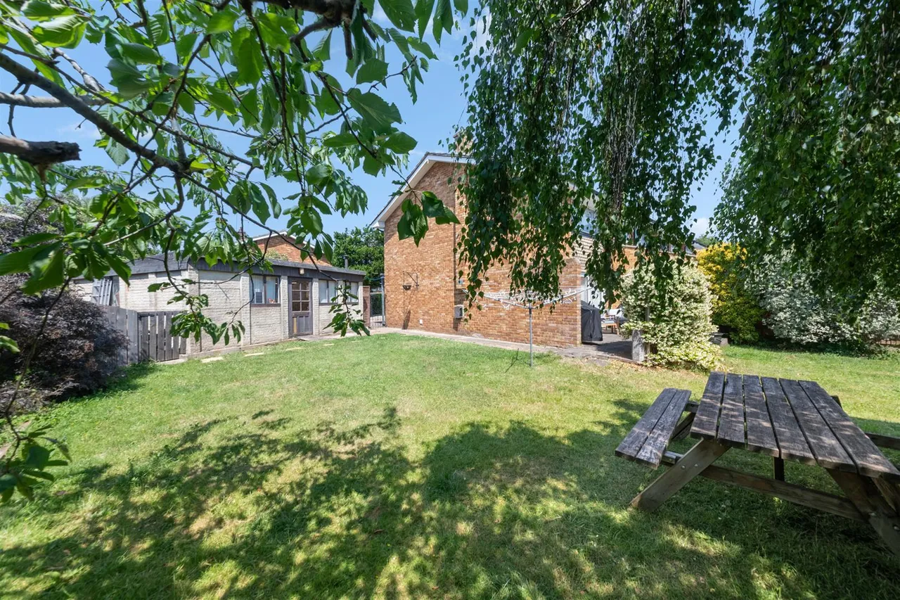 Andover Close, Uxbridge, photo 3