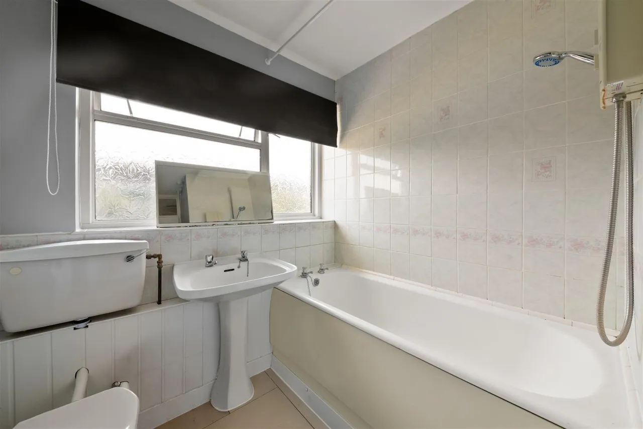 Andover Close, Uxbridge, photo 6