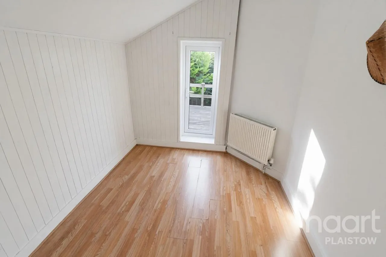 Pretoria Road, London, E16, photo 11