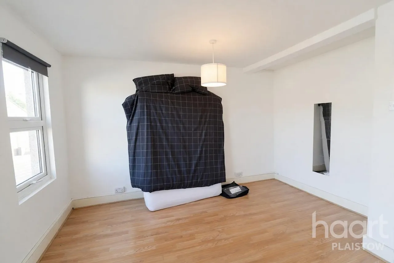 Pretoria Road, London, E16, photo 8