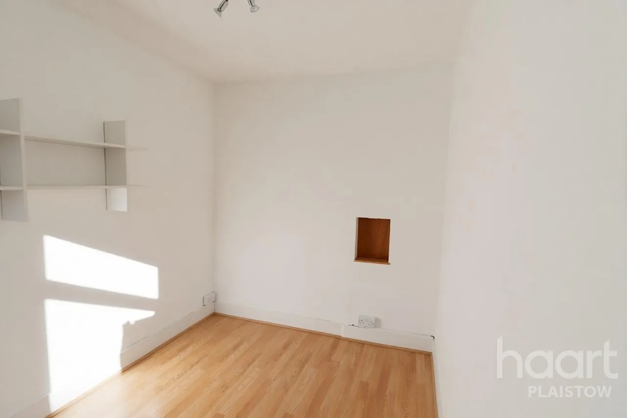 Pretoria Road, London, E16, photo 16