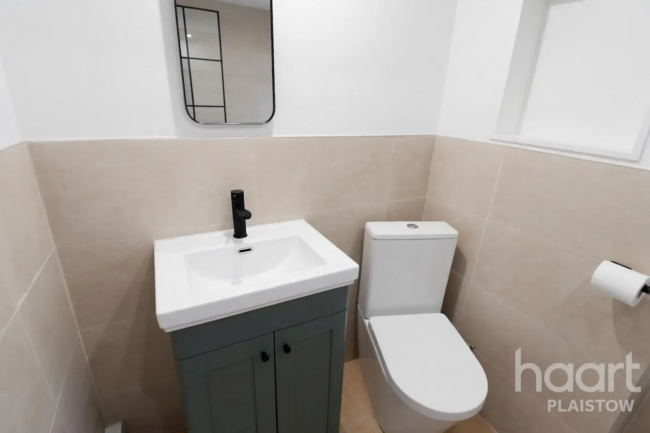 Pretoria Road, London, E16, photo 5