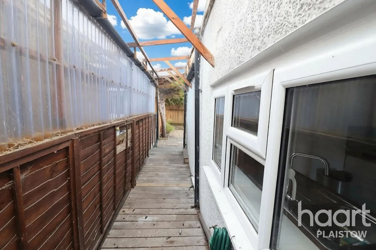 Pretoria Road, London, E16, photo 19
