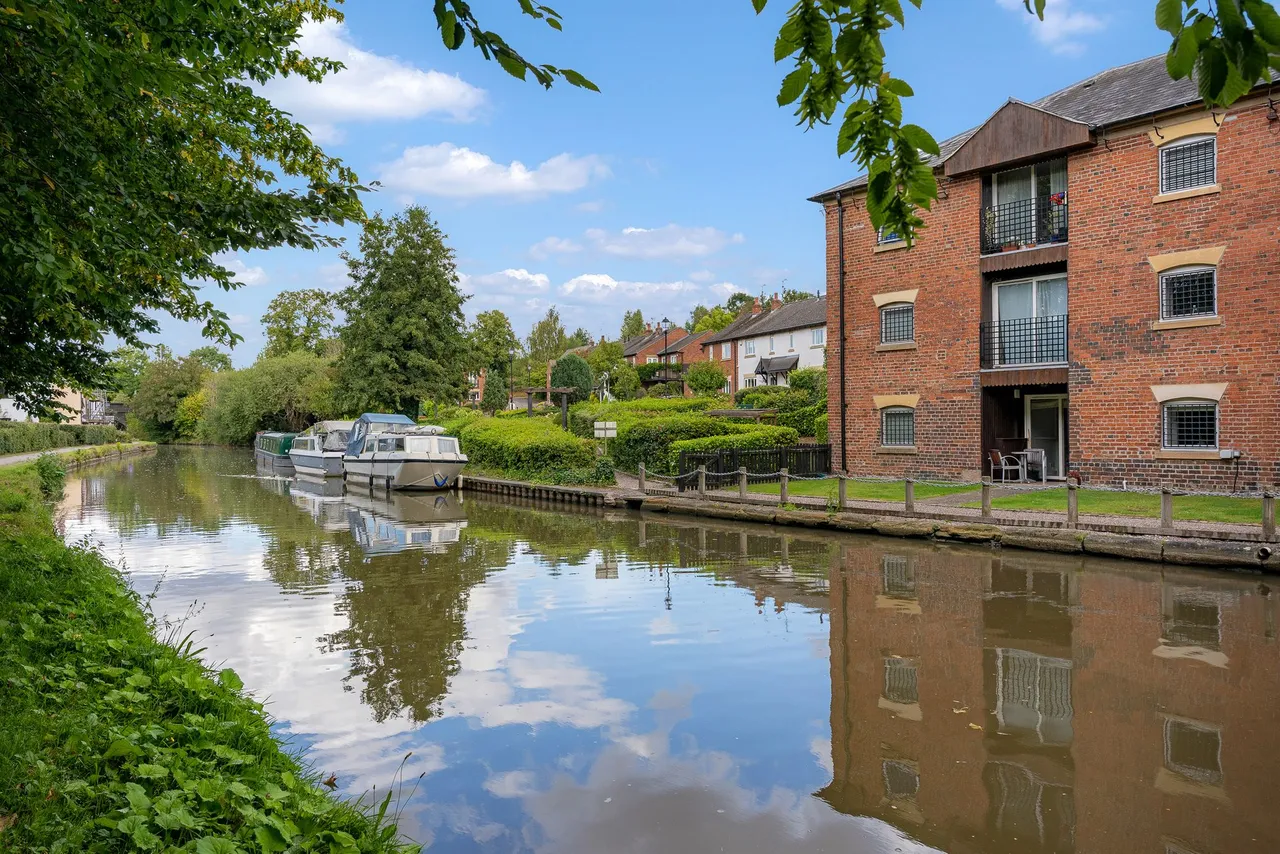 Flat 2, Brindley Wharf Waterfront, Preston On The Hill, Warrington, WA4 4AU, photo 22