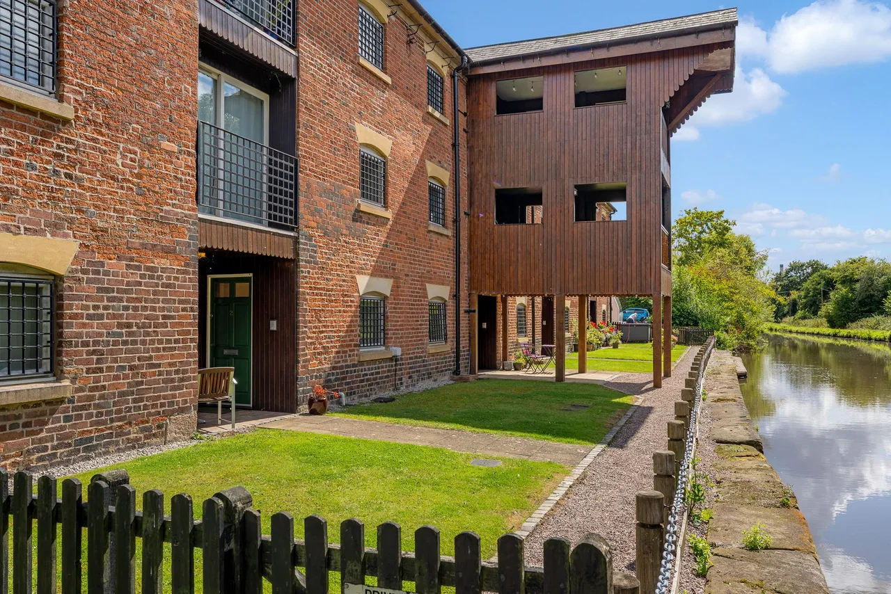 Flat 2, Brindley Wharf Waterfront, Preston On The Hill, Warrington, WA4 4AU, photo 15