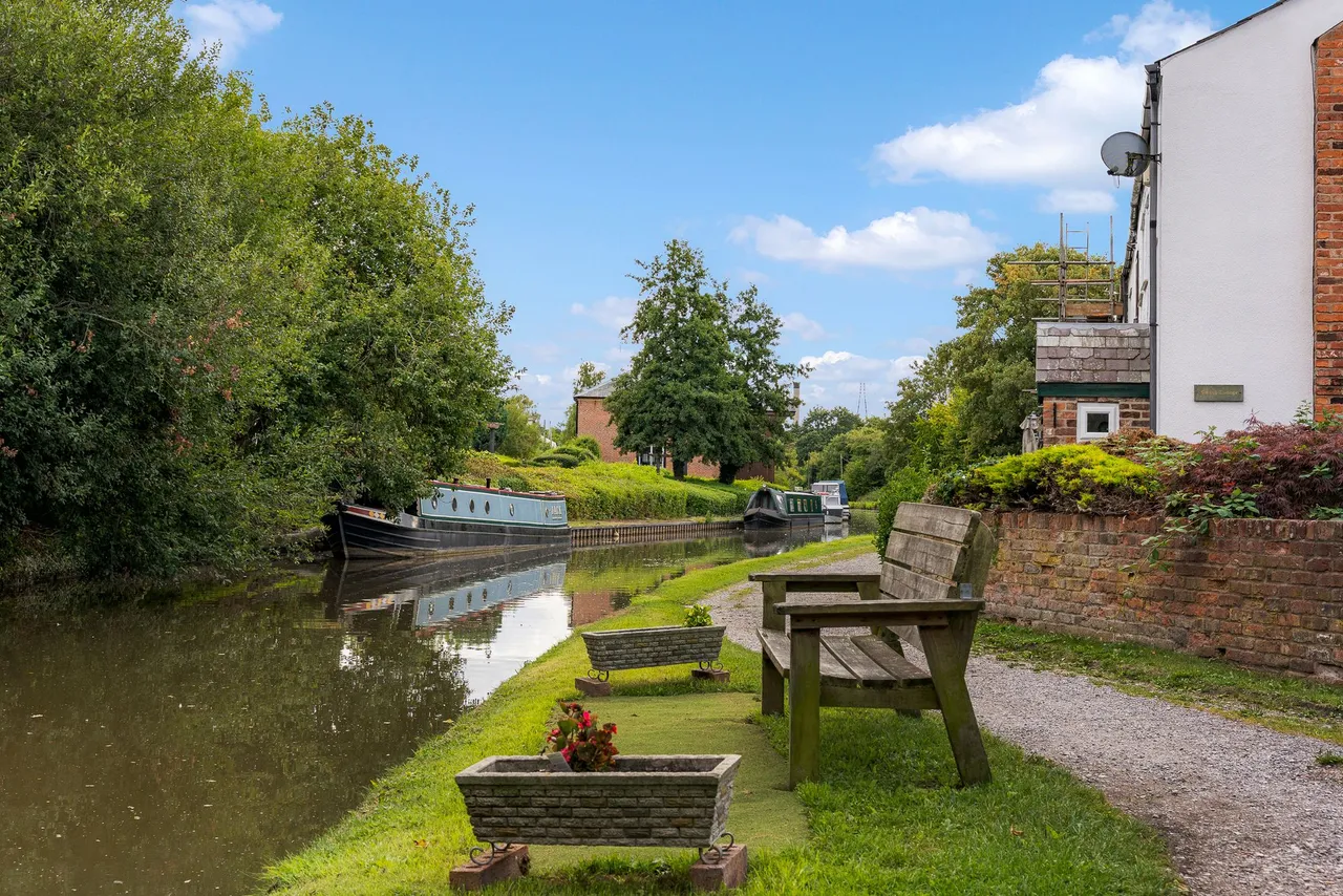 Flat 2, Brindley Wharf Waterfront, Preston On The Hill, Warrington, WA4 4AU, photo 21