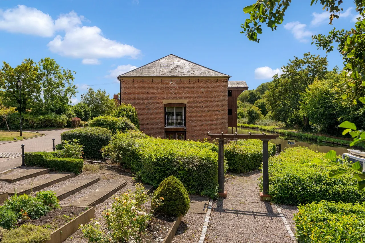 Flat 2, Brindley Wharf Waterfront, Preston On The Hill, Warrington, WA4 4AU, photo 18