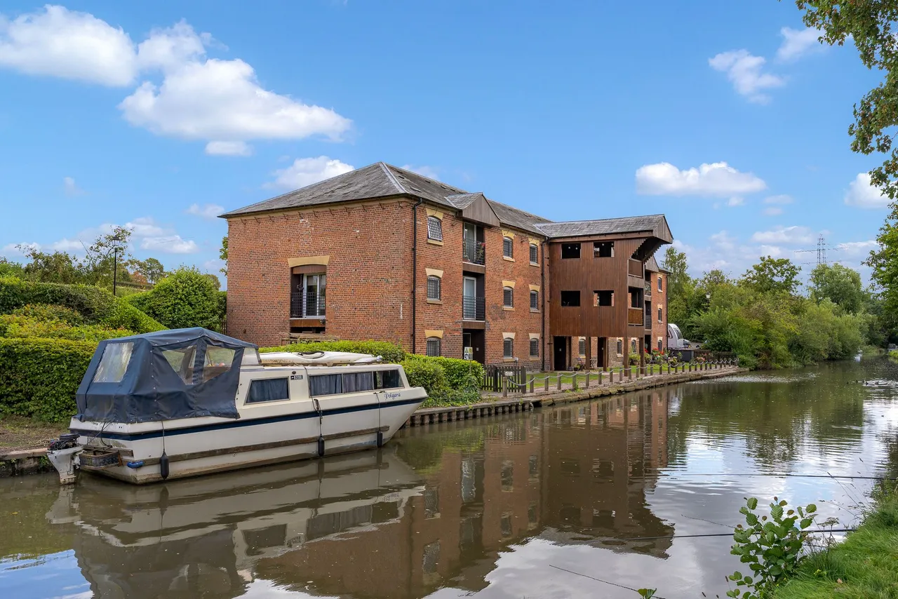 1 bed flat for sale — Flat 2, Brindley Wharf Waterfront, Preston On The Hill, Warrington, WA4 4AU