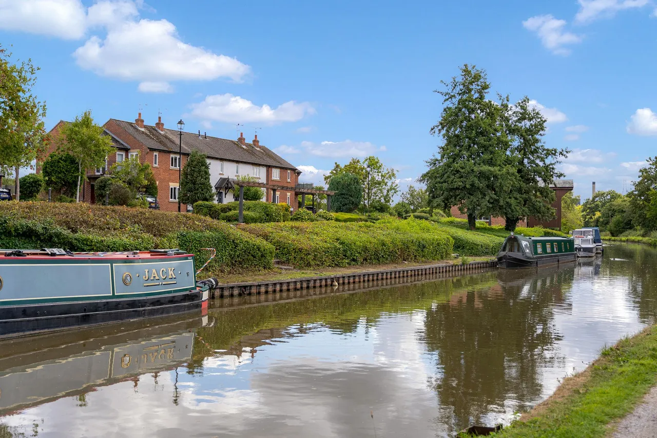 Flat 2, Brindley Wharf Waterfront, Preston On The Hill, Warrington, WA4 4AU, photo 20