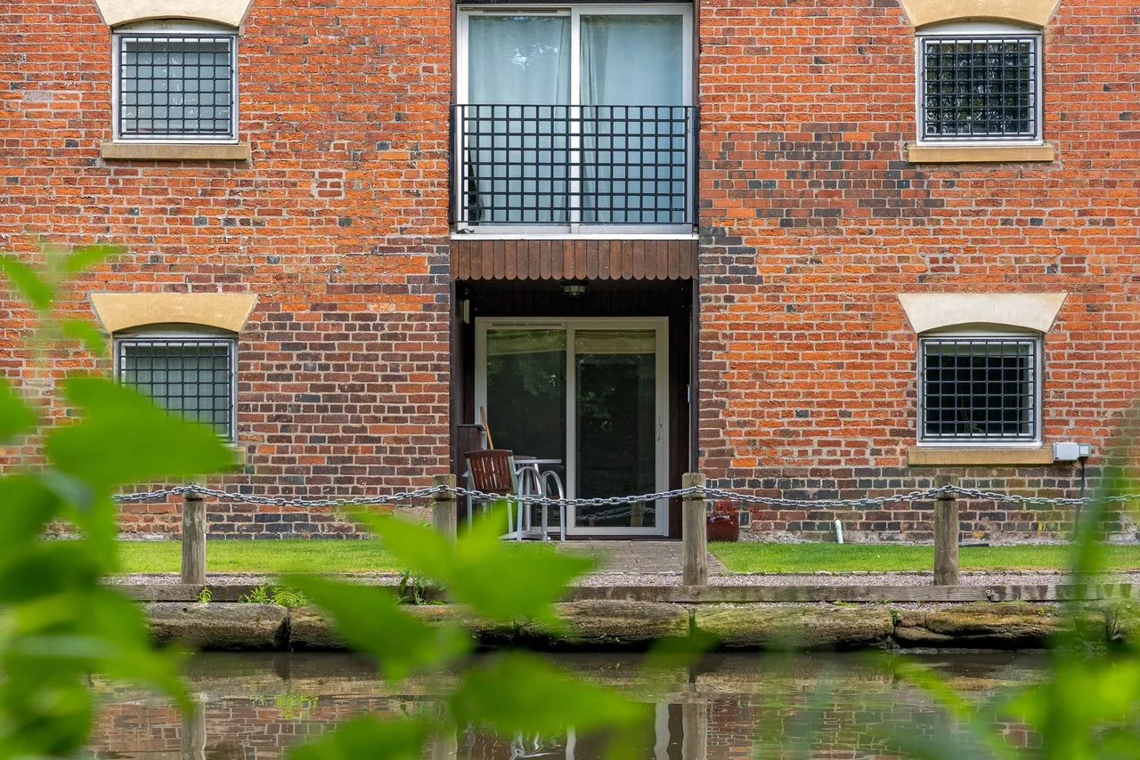 Flat 2, Brindley Wharf Waterfront, Preston On The Hill, Warrington, WA4 4AU, photo 17