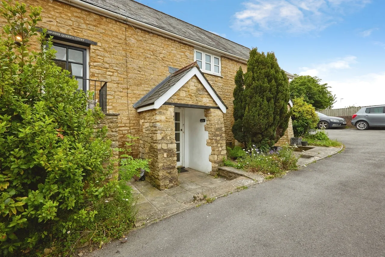 2 bed house for sale, Queen Street, Gillingham, SP8