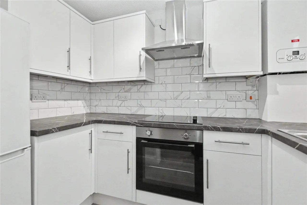 Bransby Rise, Farsley, LS28, photo 15