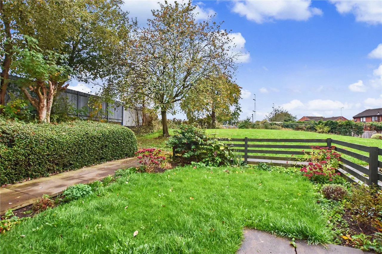 Bransby Rise, Farsley, LS28, photo 9