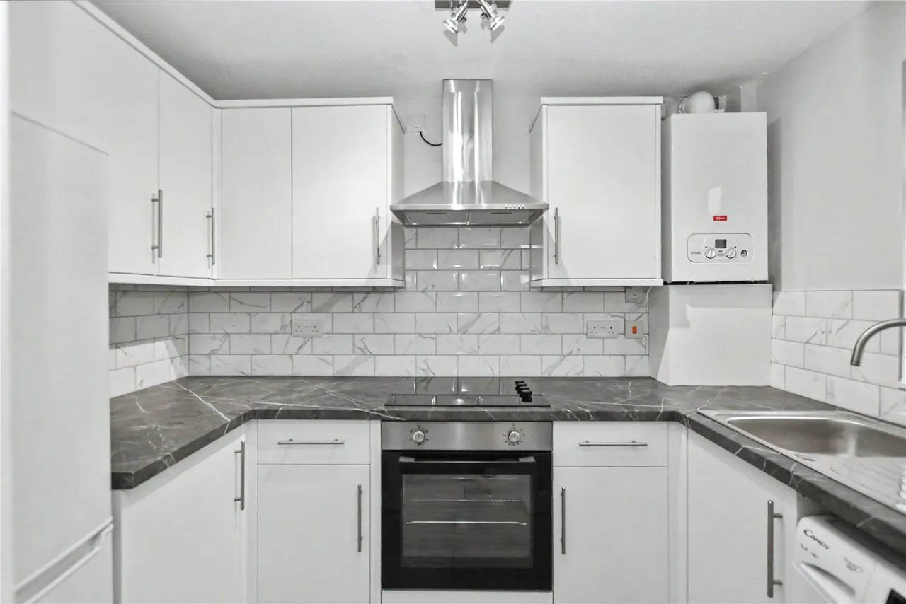 Bransby Rise, Farsley, LS28, photo 3