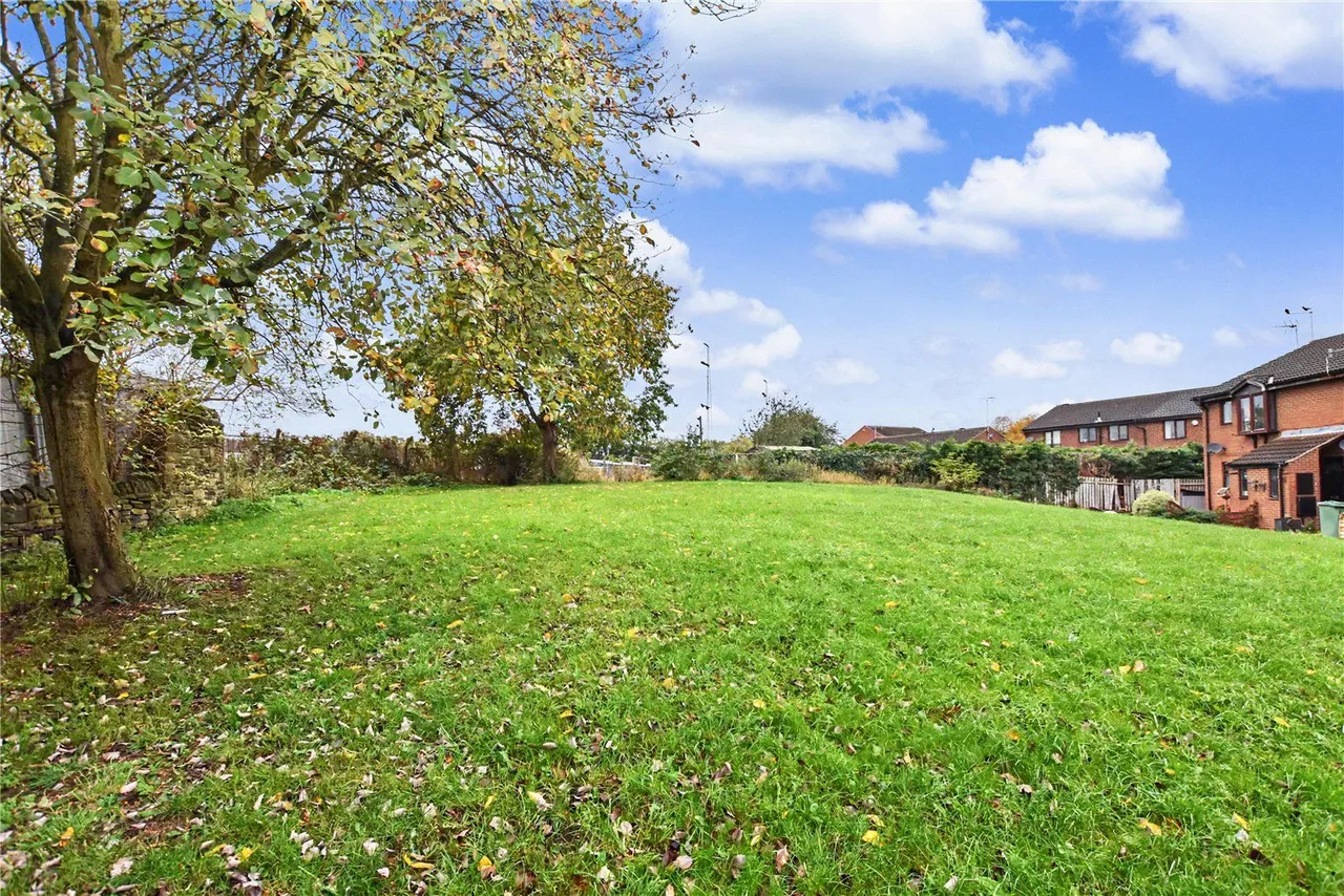 Bransby Rise, Farsley, LS28, photo 8