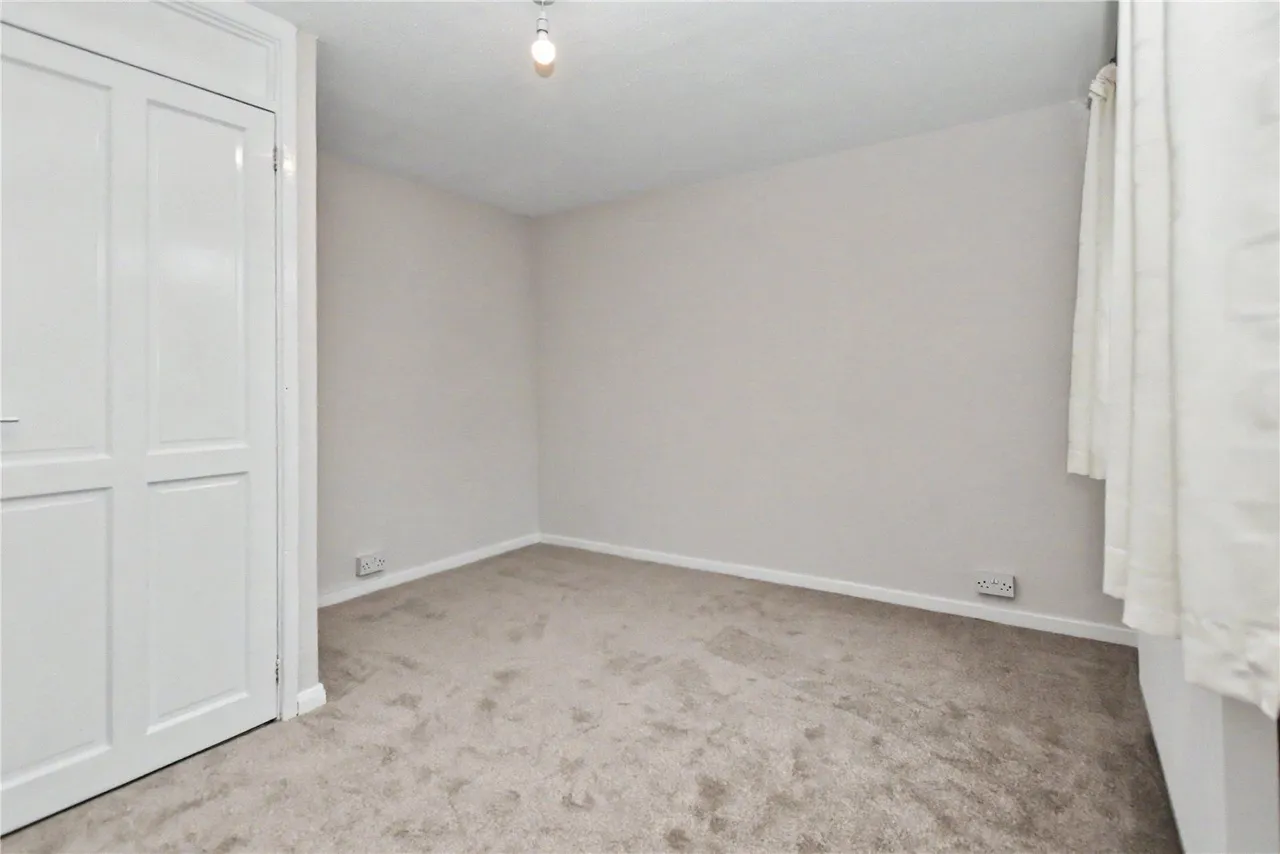 Bransby Rise, Farsley, LS28, photo 6