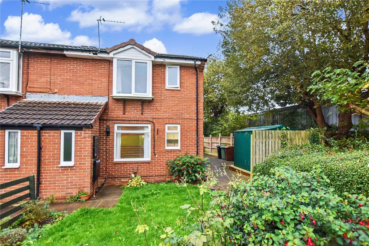 Bransby Rise, Farsley, LS28, photo 12
