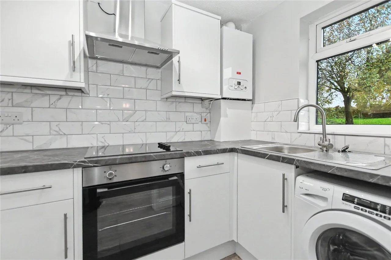 Bransby Rise, Farsley, LS28, photo 11