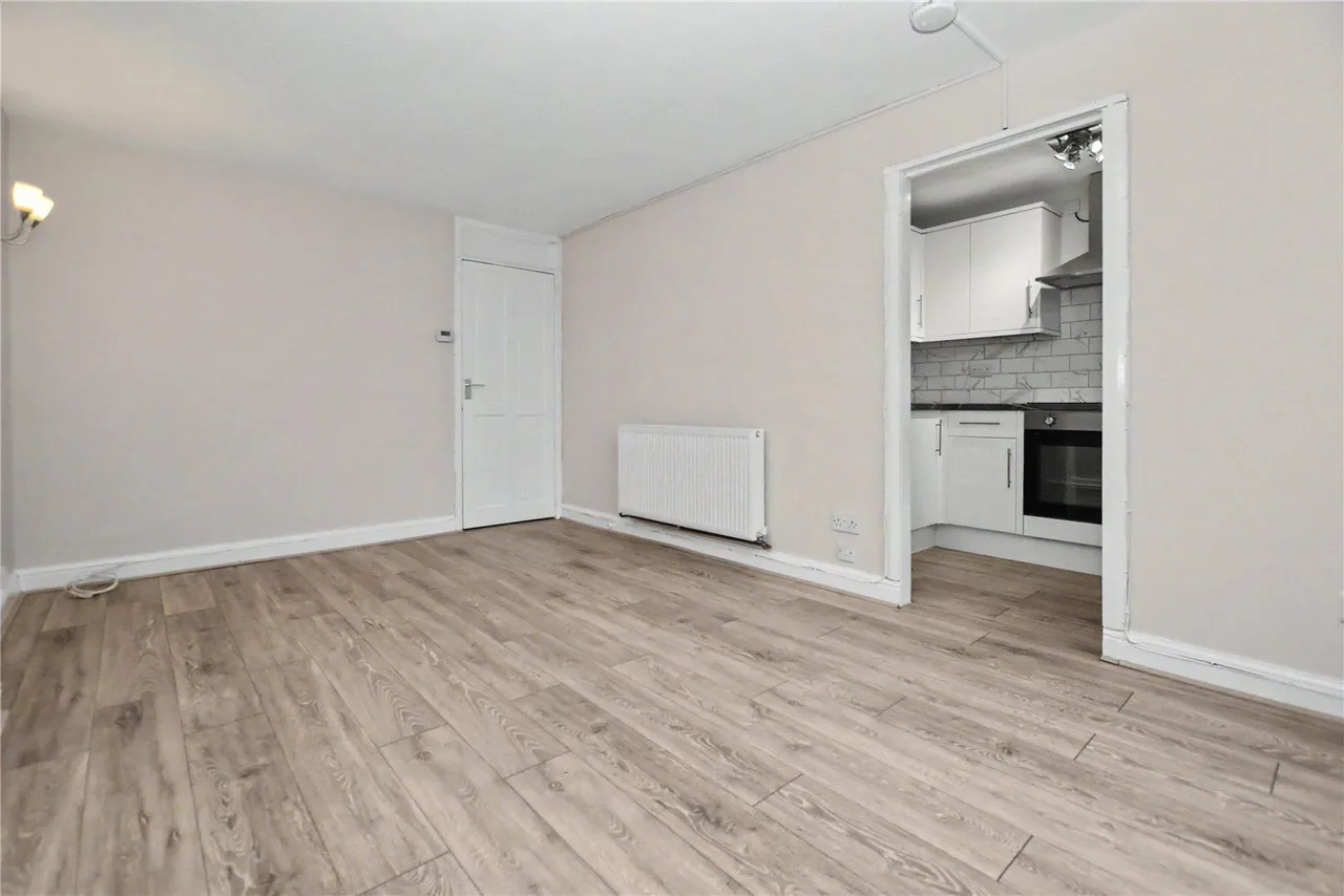 Bransby Rise, Farsley, LS28, photo 4