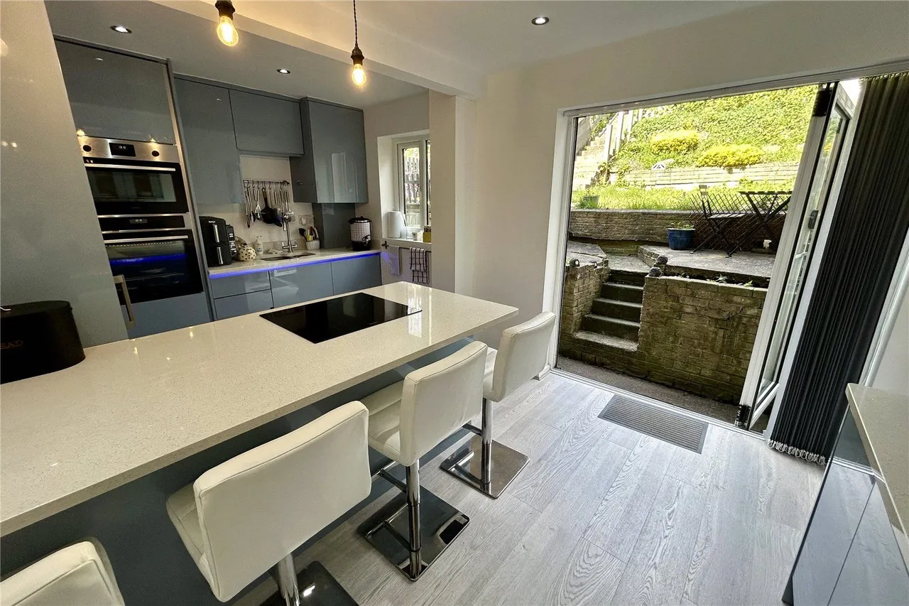 3 bed house for sale, Armitage Road, Milnsbridge, HD3