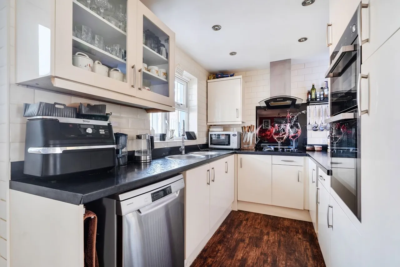Heron Forstal Avenue, Hawkinge, CT18, photo 4