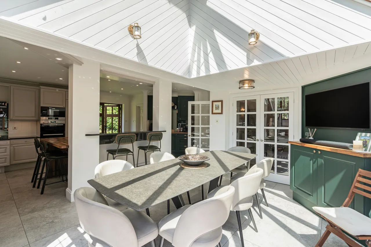Torland Drive, Oxshott, KT22, photo 4