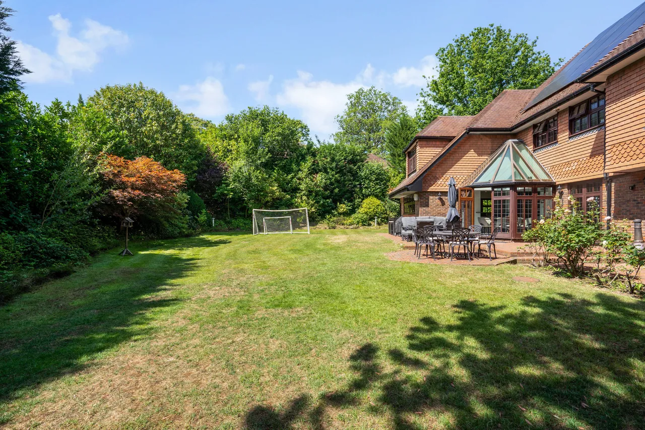 Torland Drive, Oxshott, KT22, photo 12