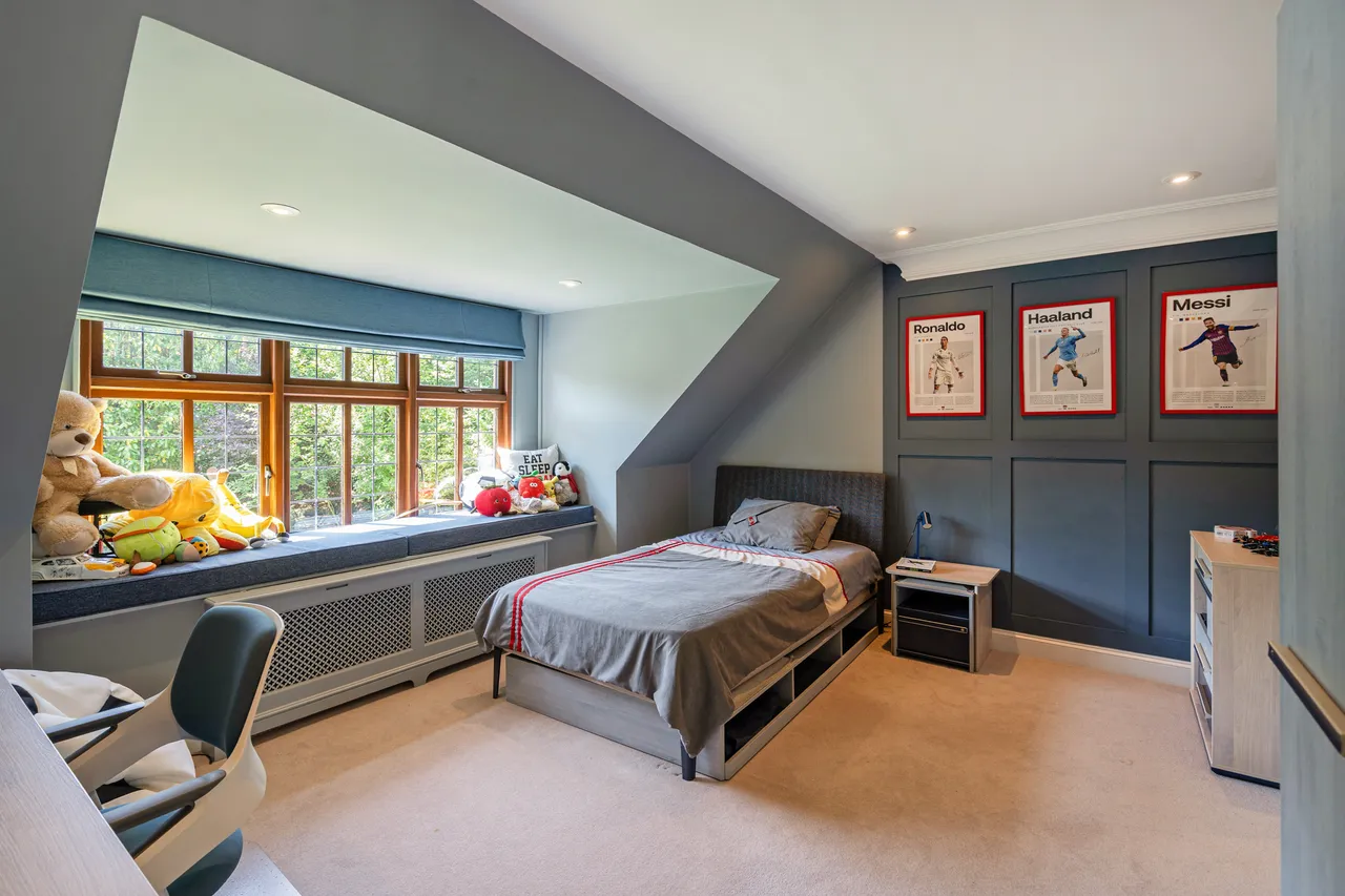 Torland Drive, Oxshott, KT22, photo 10