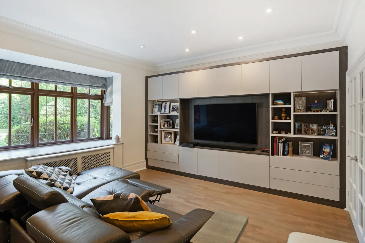 Torland Drive, Oxshott, KT22, photo 6