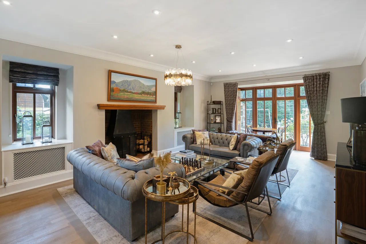 Torland Drive, Oxshott, KT22, photo 2