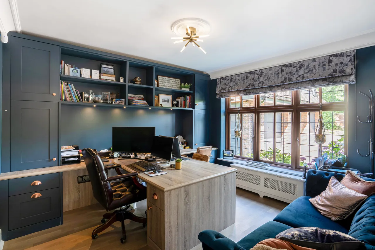 Torland Drive, Oxshott, KT22, photo 7