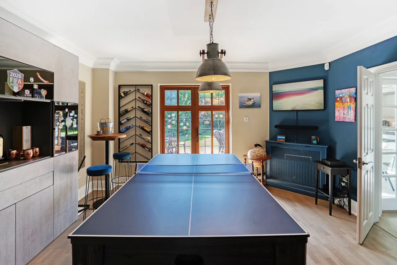 Torland Drive, Oxshott, KT22, photo 5