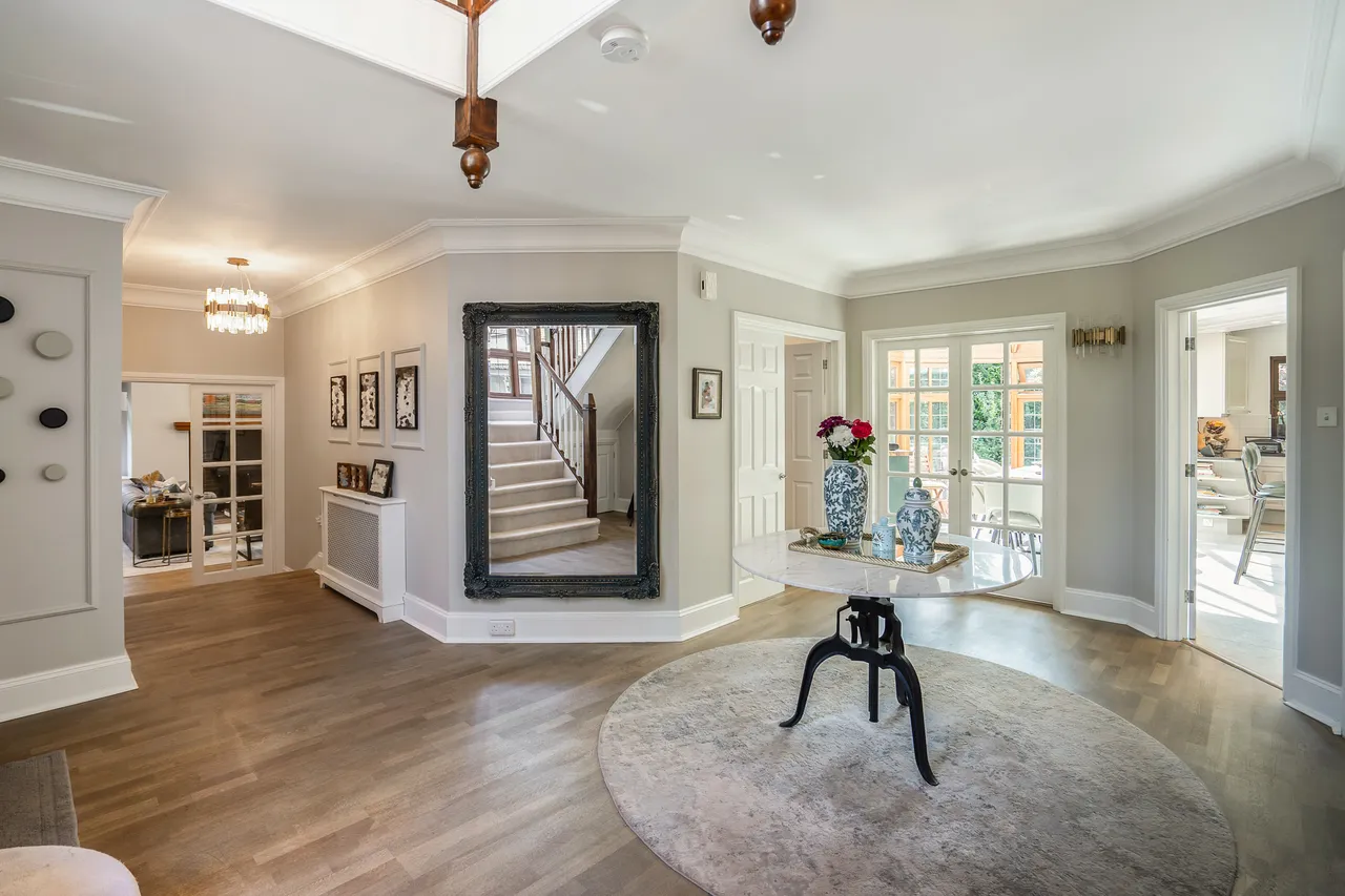 Torland Drive, Oxshott, KT22, photo 8