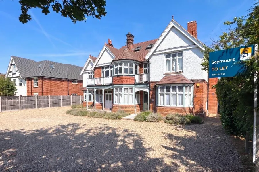 2 bed flat to rent, The Beeches, Woking, GU22