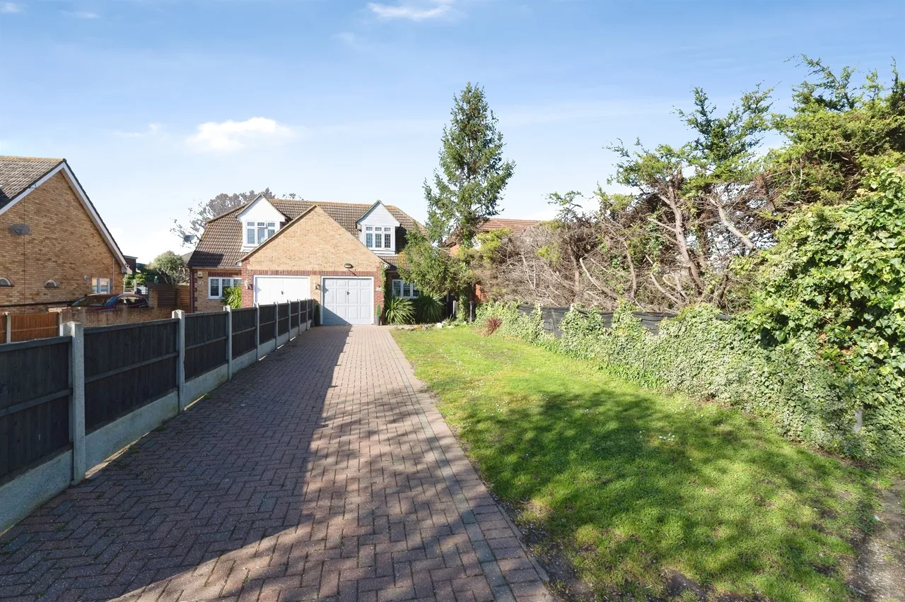 3 bed house for sale — Lambs Lane South, Rainham