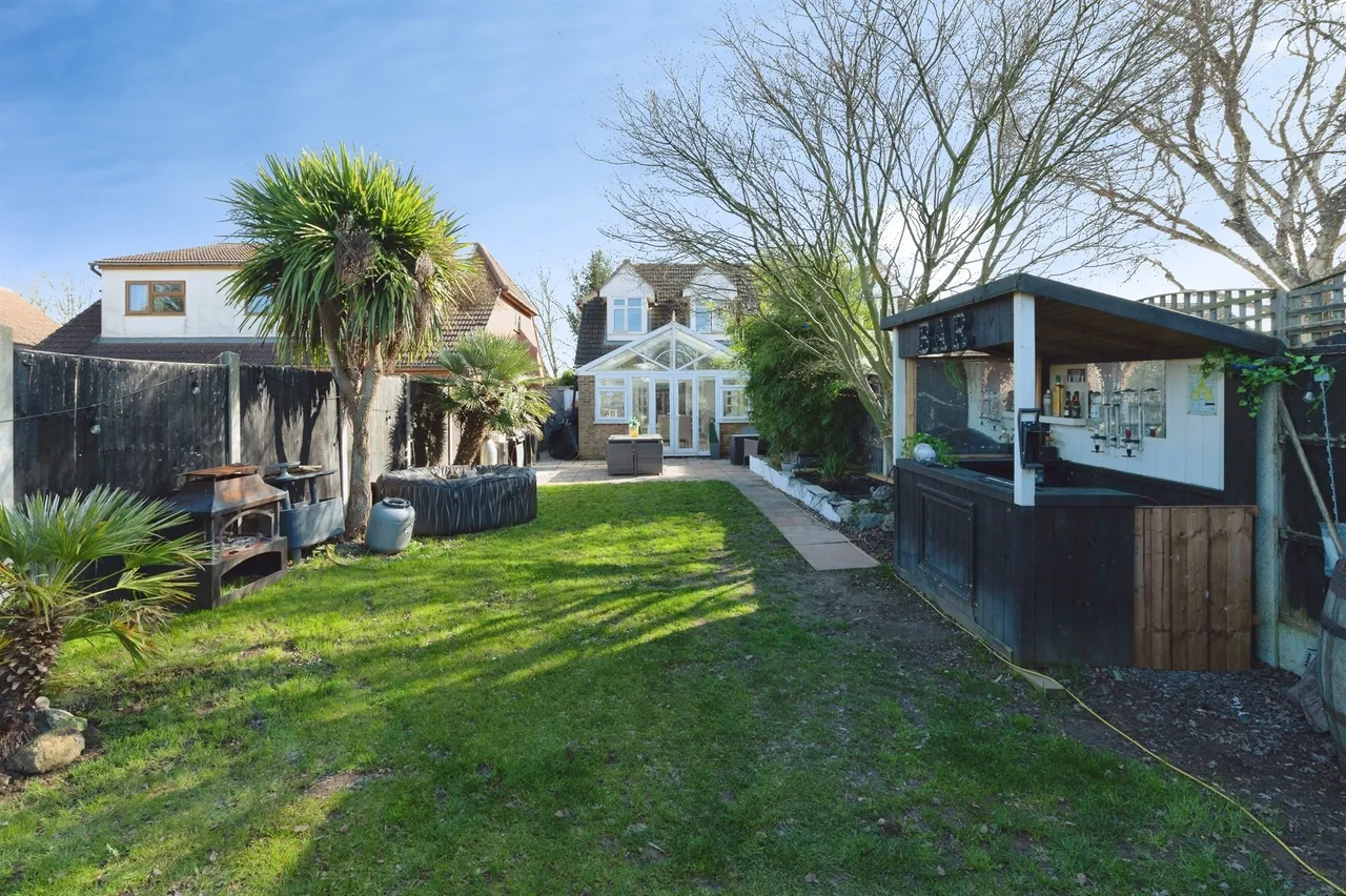 Lambs Lane South, Rainham, photo 2