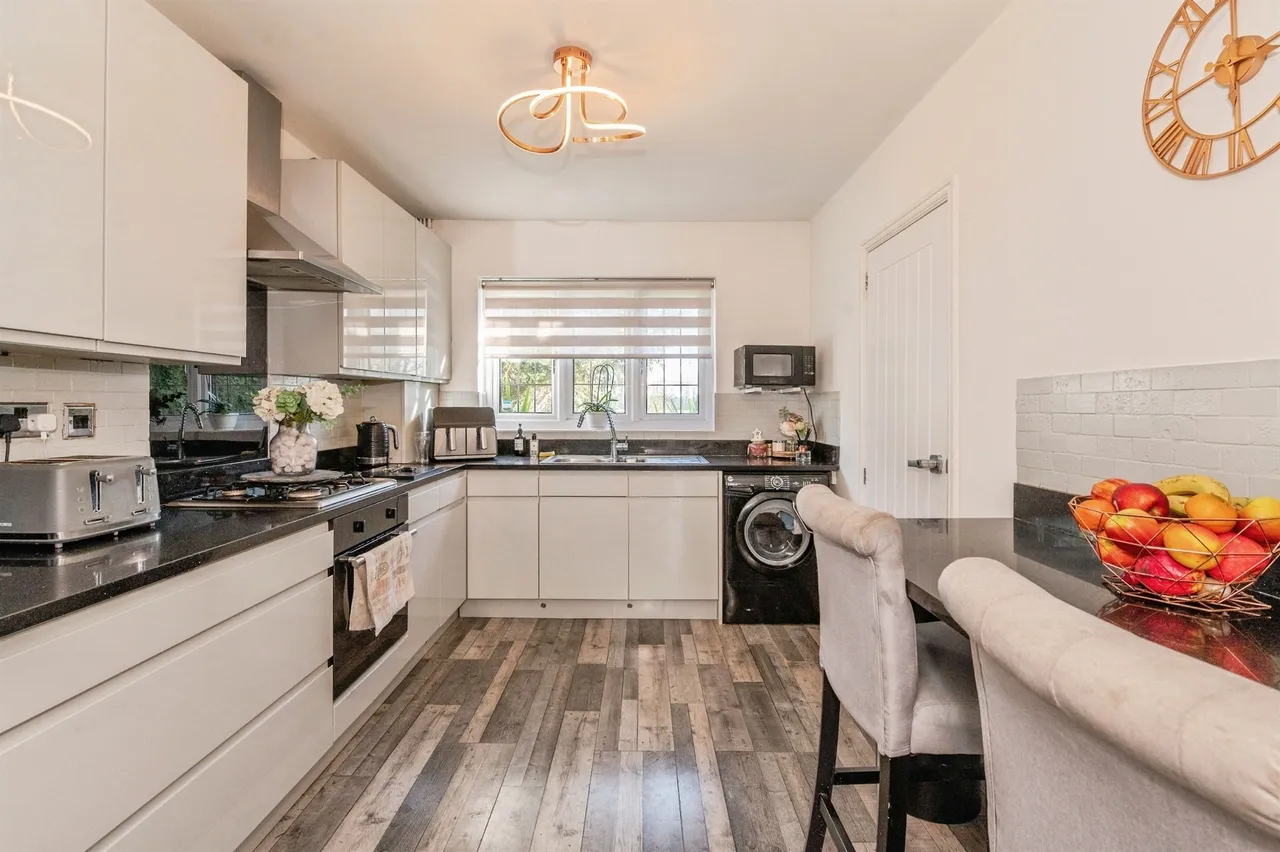 Lambs Lane South, Rainham, photo 5