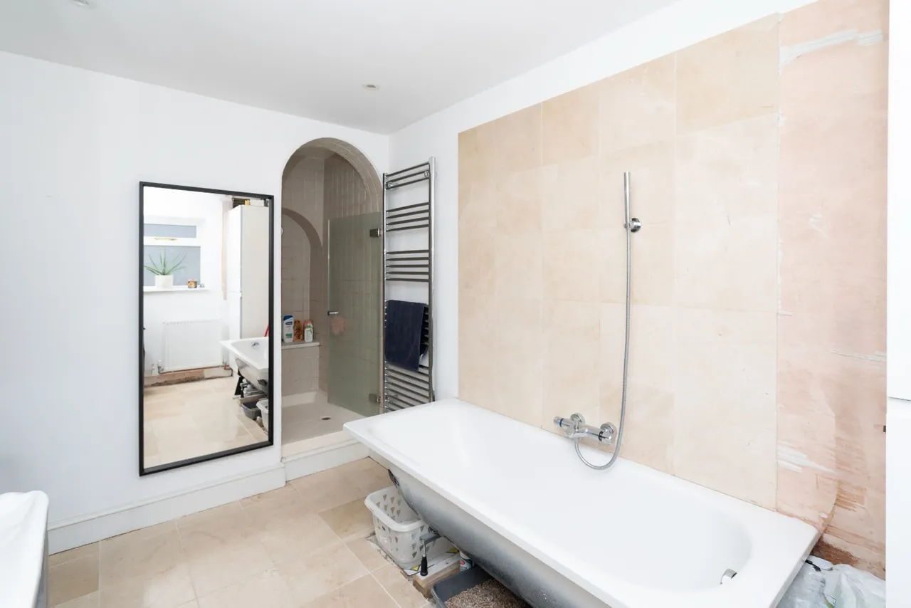 62 Leavesden Road, Watford, photo 2