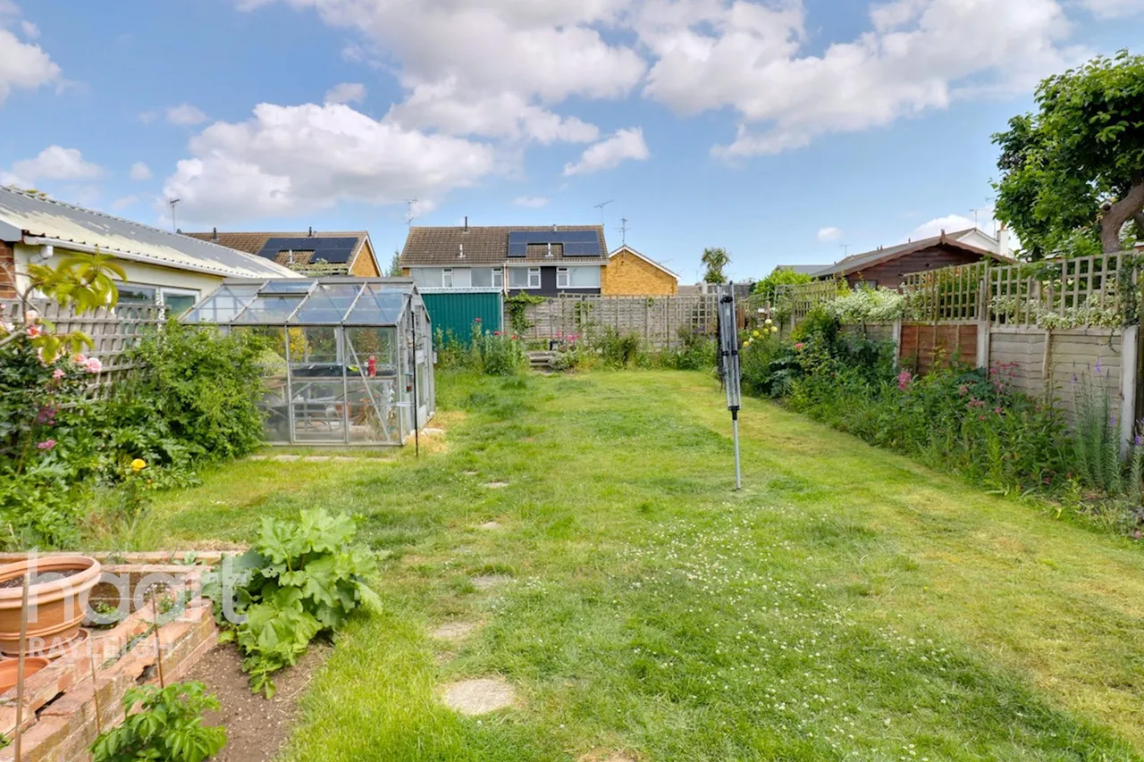 Grovewood Avenue, Leigh-On-Sea, SS9, photo 13