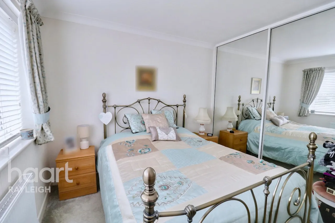 Grovewood Avenue, Leigh-On-Sea, SS9, photo 9
