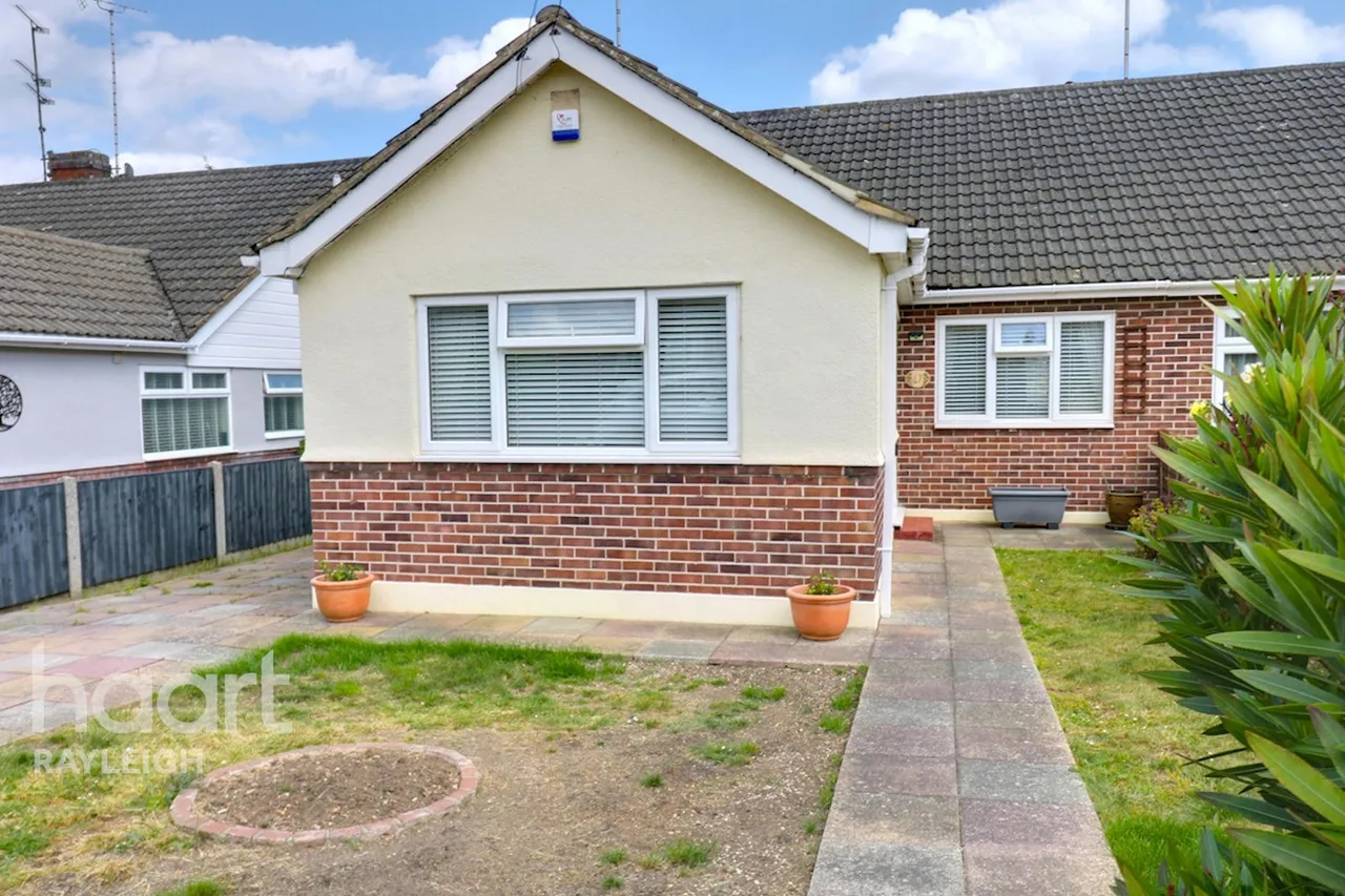 3 bed house for sale, Grovewood Avenue, Leigh-On-Sea, SS9