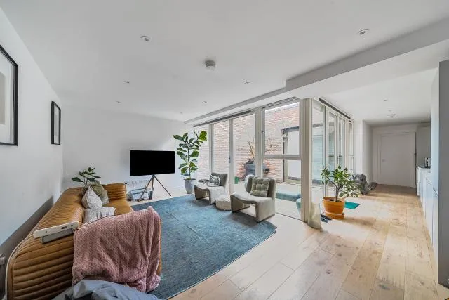 3 bed flat for sale, Edgewood Mews, London, N3